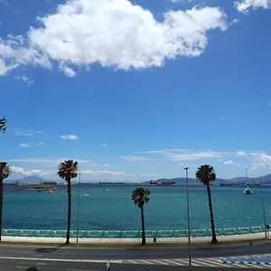 Vistas A 3 Paises Y 2 Continentes 1º Linea De Playa A 5 Minutos De Gibraltar Habitación en casa particular La Línea de la Concepción